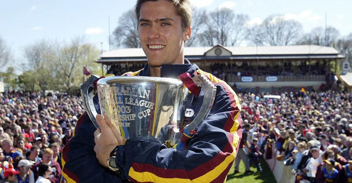 WebSimonBrunswickSt.jpg Simon Black clutches the Premiership Cup at the Brunswick St Oval back in 2003. - Simon Black,Brisbane Lions